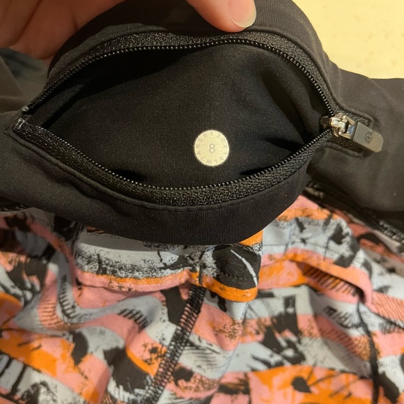 Lululemon Speed Up Short 2.5" in Inversion Multi / Black Size 8 - Picture 8 of 9